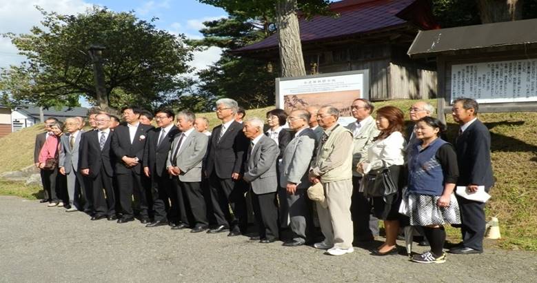 2014年9月 白虎隊戦闘の地除幕記念写真(強清水駐車場)
